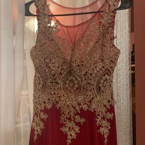 Flowy burgundy/gold dress